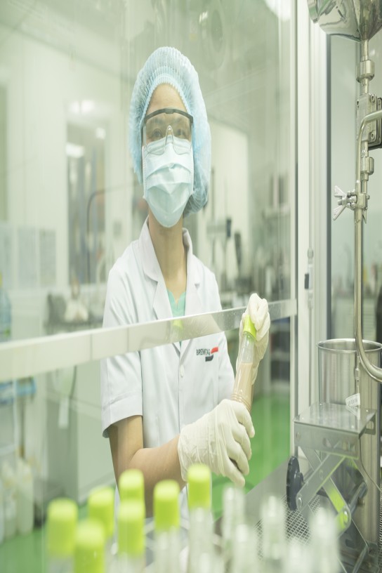 Phuong Nguyen in a lab