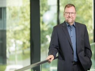 Portrait photo Dr. Andreas Kicherer